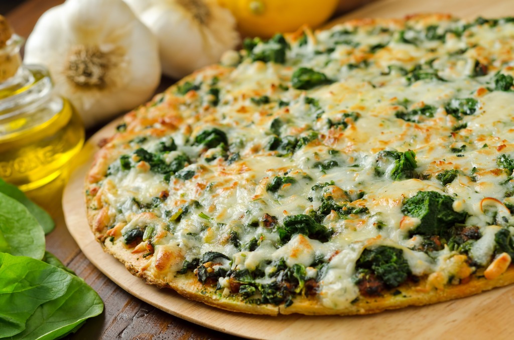 thin-crust-spinach-pizza