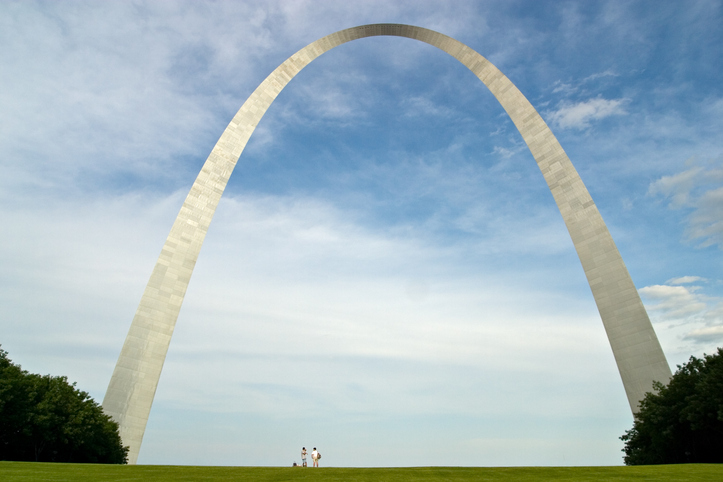 st-louis-arch-perspective