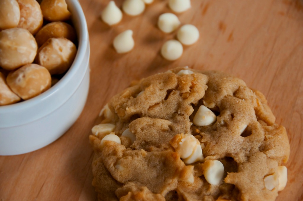 white-chocolate-macadamia-nut-cookie