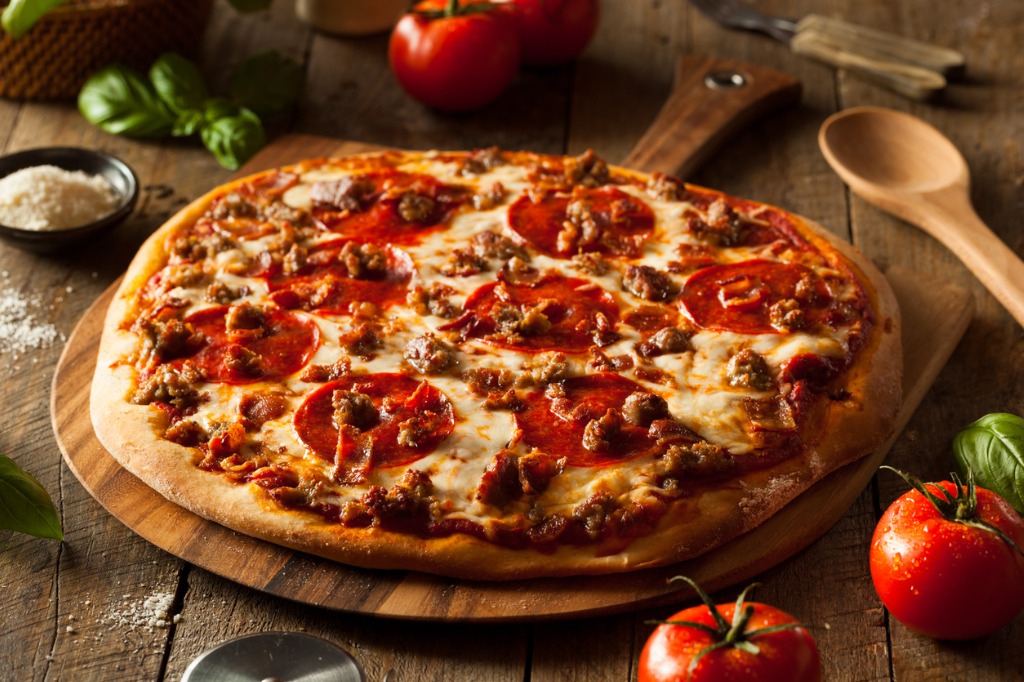 sausage-pepperoni-pizza