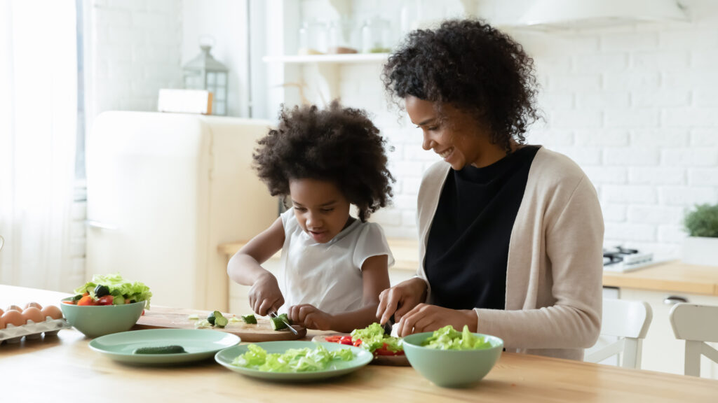 cutting-salad-ingredients